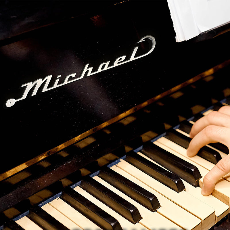 شارة الخطاف ثلاثية الأبعاد بكلماتك الخاصة