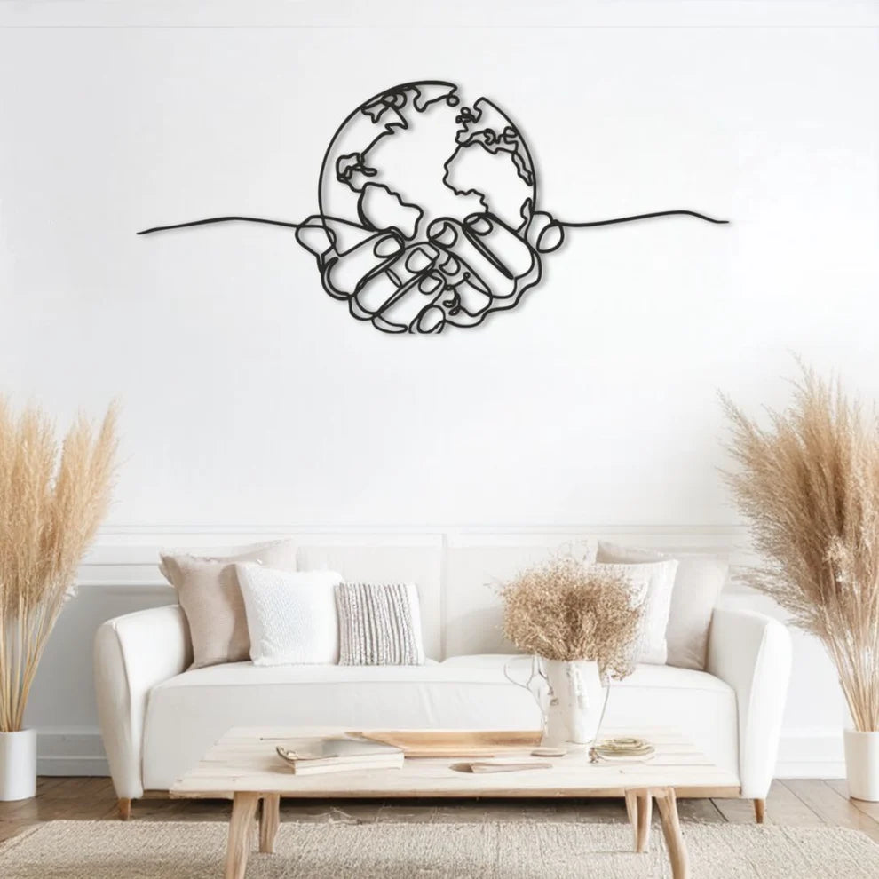 ديكور جداري معدني  بزينة كوكب الأرض المحضون بين الأيادي