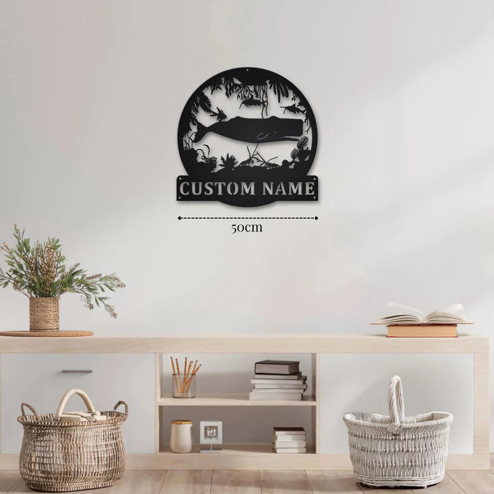 ديكور جداري معدني - بزينة على شكل حوت العنبر بتخصيص إسمك