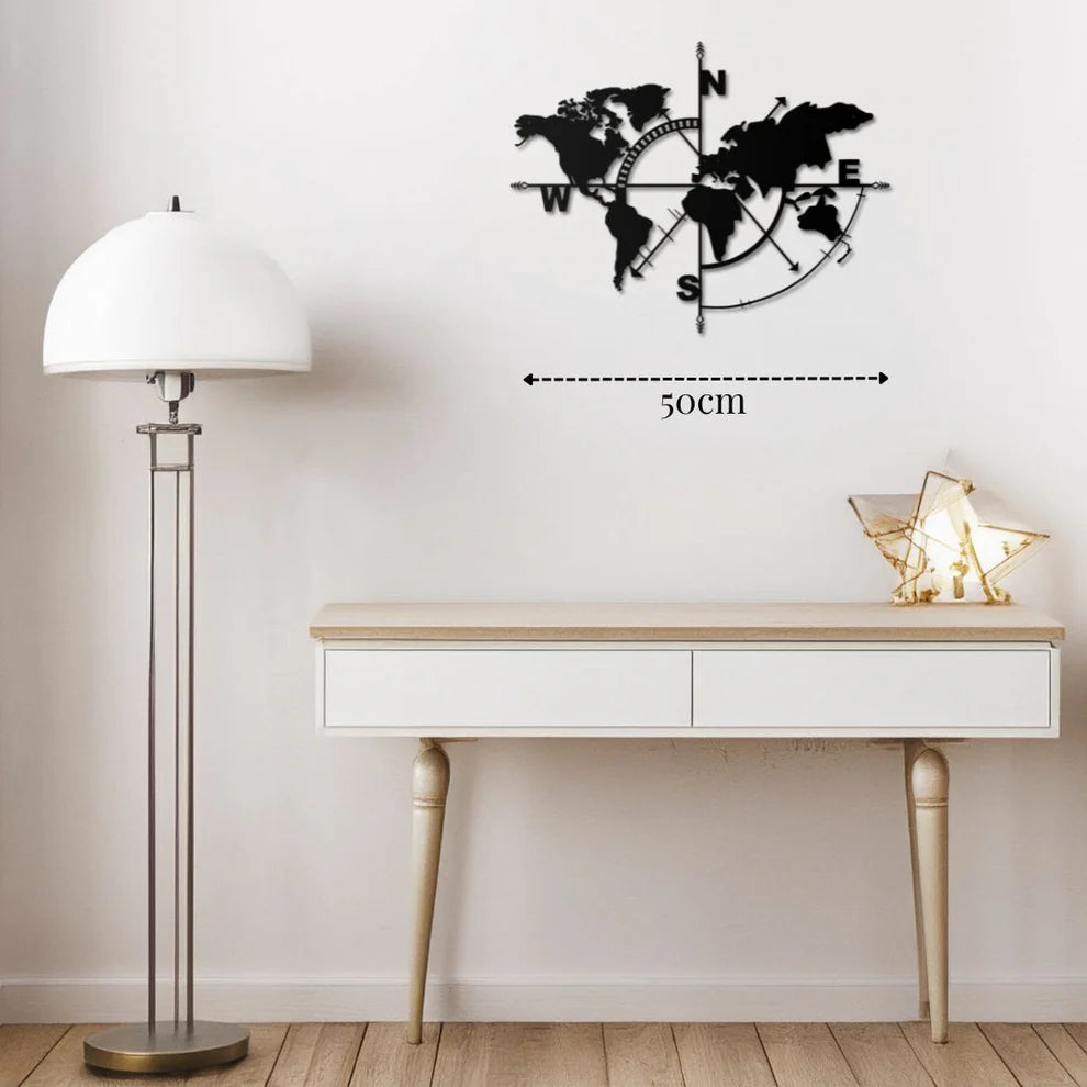 ديكور جداري معدني  بزينة على شكل خريطة العالم مع علامة الإتجاه