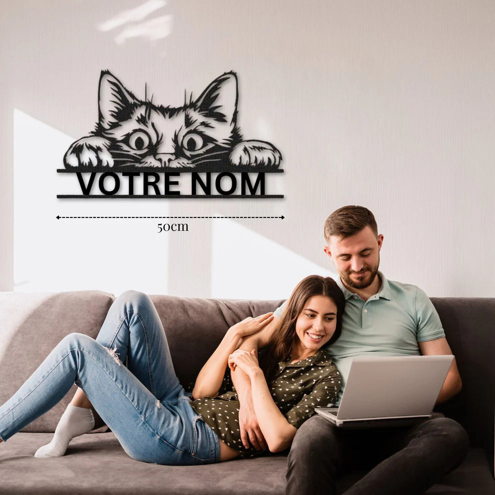 ديكور جداري معدني - بزينة قط مندهش بتخصيص إسمك المفضل