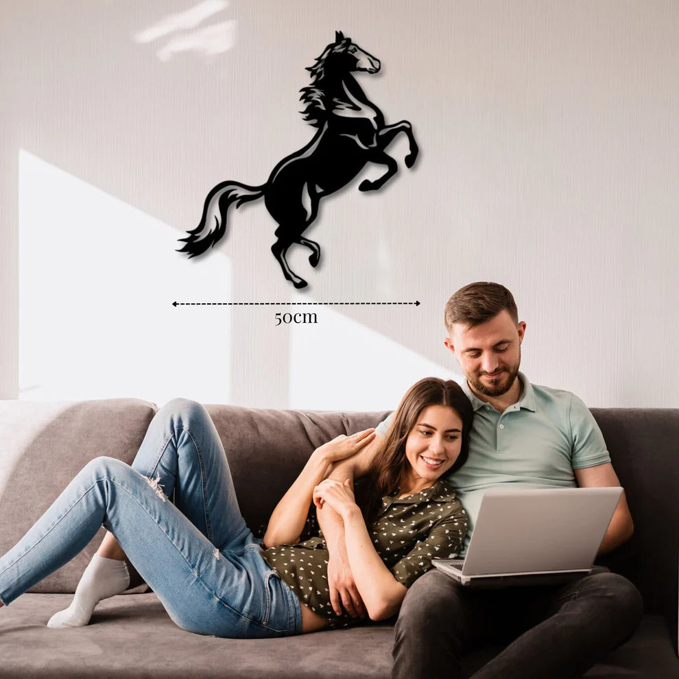 ديكور جداري معدني - بزينة الحصان يستعرض مهارته