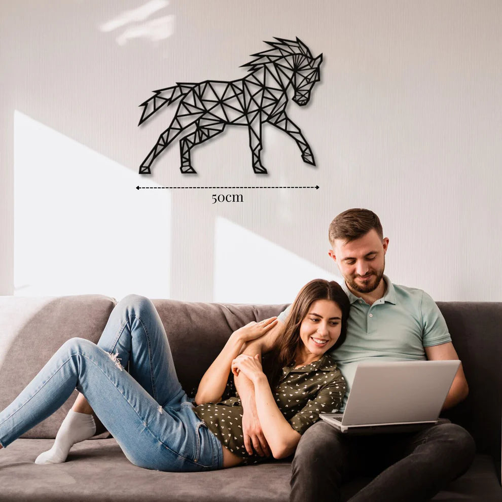 ديكور جداري معدني - بزينة الحصان على شكل هندسي