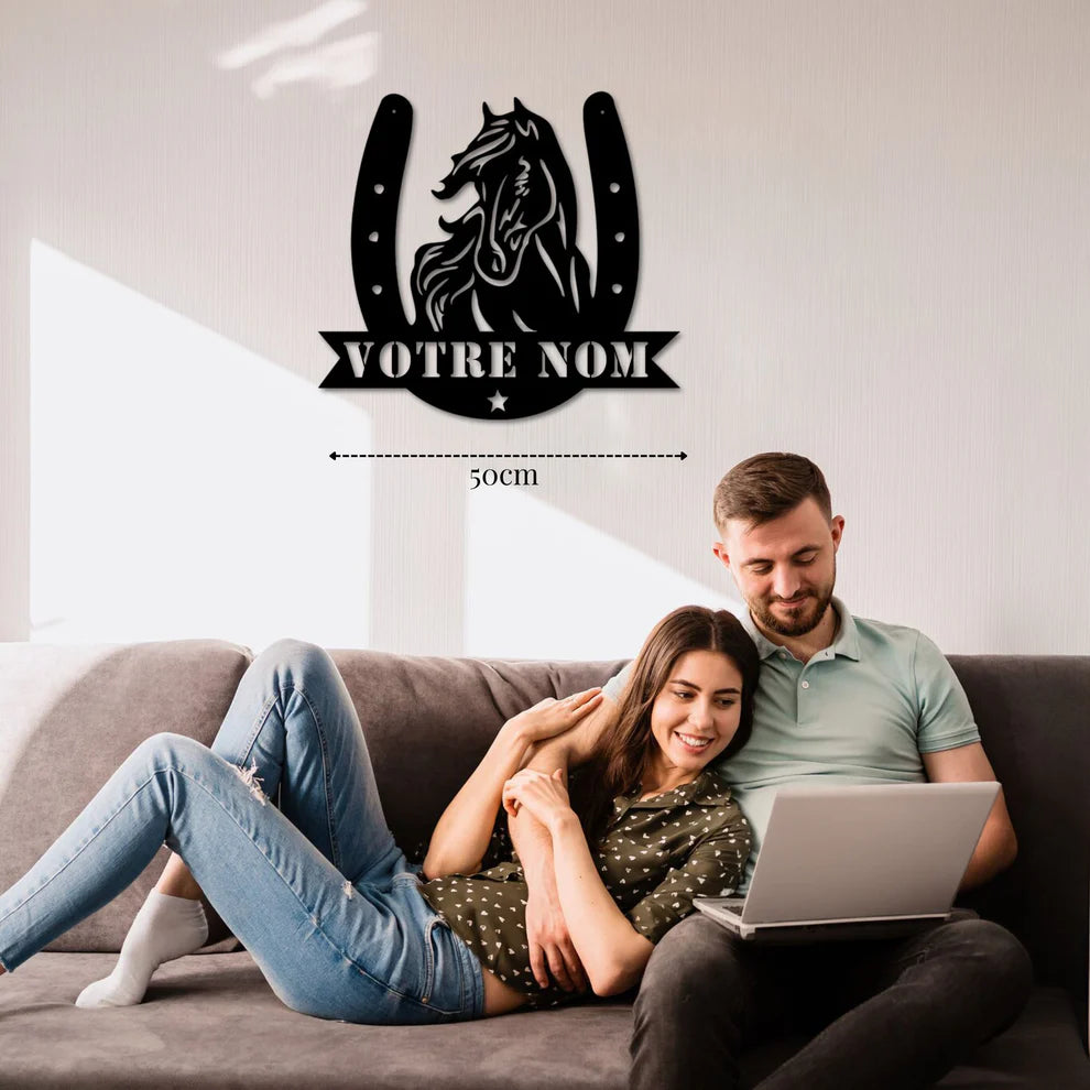 ديكور جداري معدني - بزينة الحصان بتخصيص إسمك المفضل
