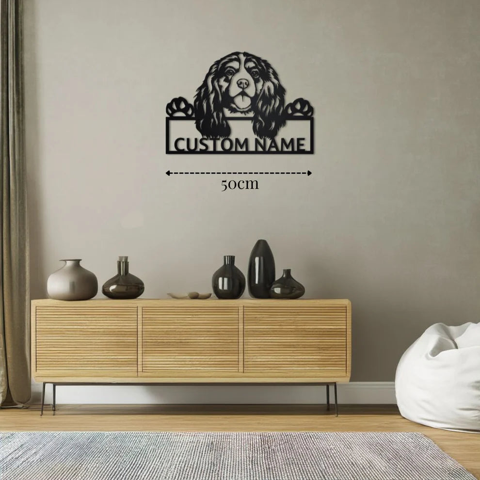 ديكور جداري معدني - بزينة على شكل كلب كافاليير كينغ تشارلز بتخصيص إسمك