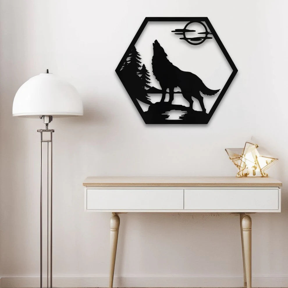 ديكور جداري معدني  بزينة دئب وسط الغابة باليل