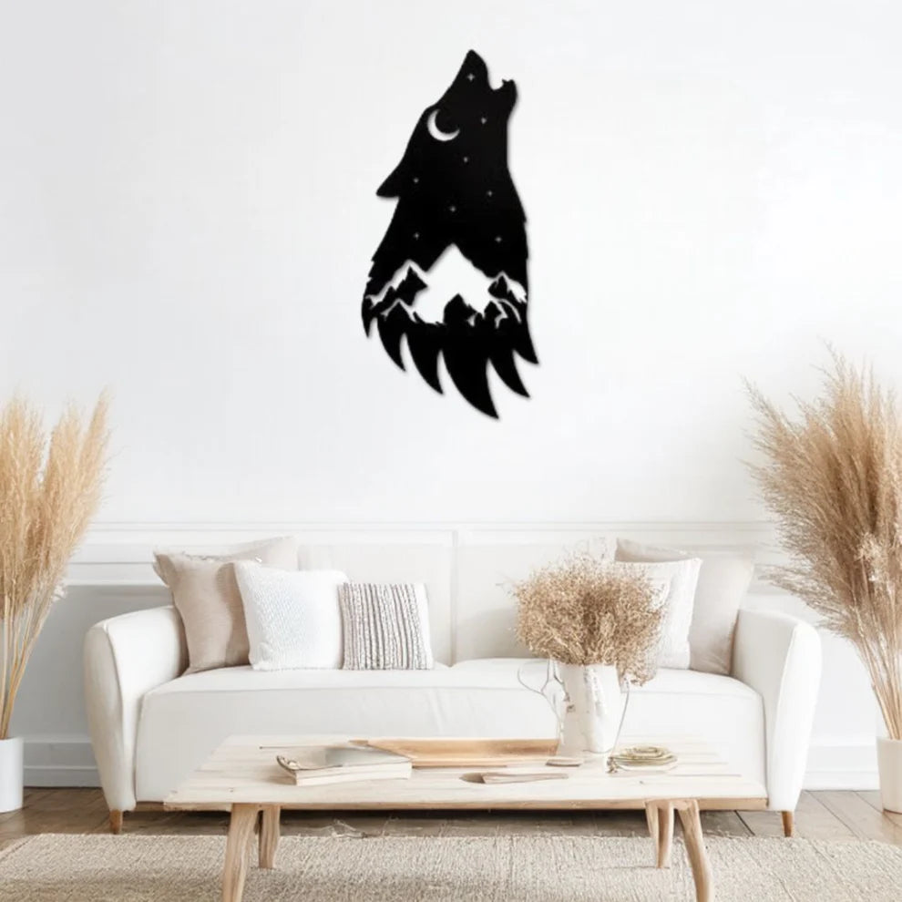 ديكور جداري معدني  بزينة على شكل رأس الذئب بداخله جبال والقمر والنجوم الجميلة