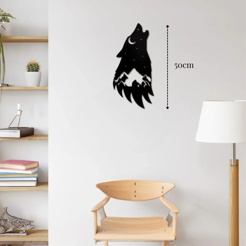 ديكور جداري معدني  بزينة على شكل رأس الذئب بداخله جبال والقمر والنجوم الجميلة