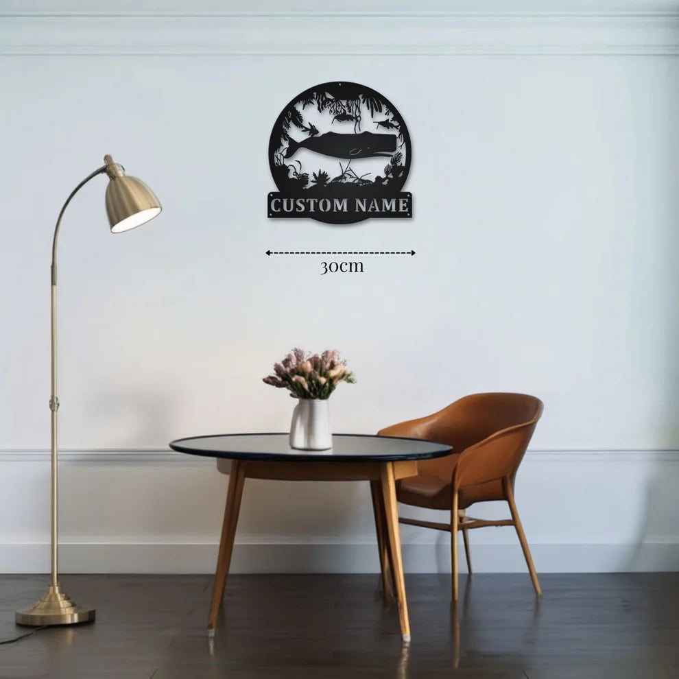 ديكور جداري معدني - بزينة على شكل حوت العنبر بتخصيص إسمك