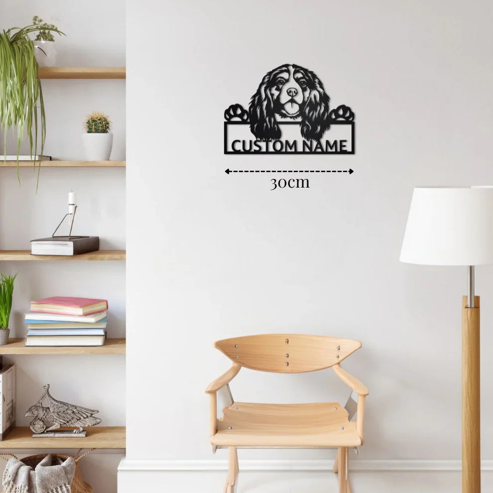 ديكور جداري معدني - بزينة على شكل كلب كافاليير كينغ تشارلز بتخصيص إسمك