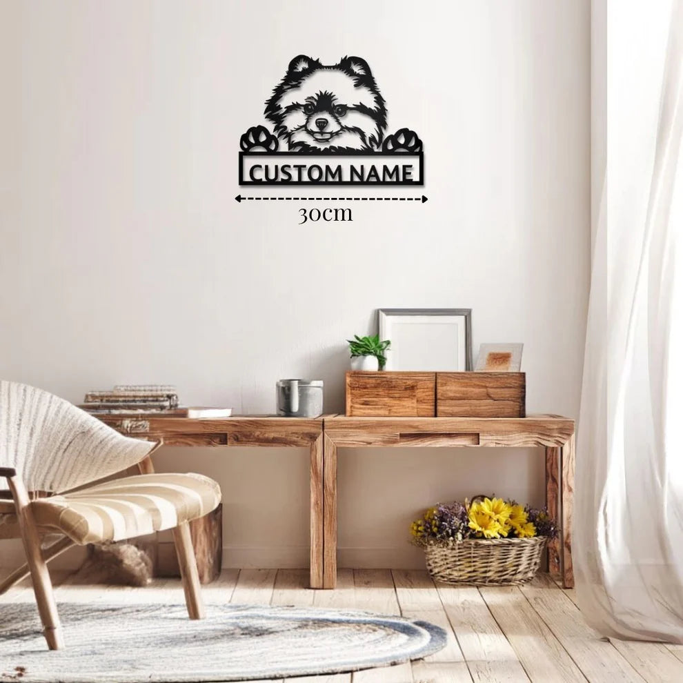 ديكور جداري معدني - بزينة على شكل كلب بوميرانيان بتخصيص إسمك