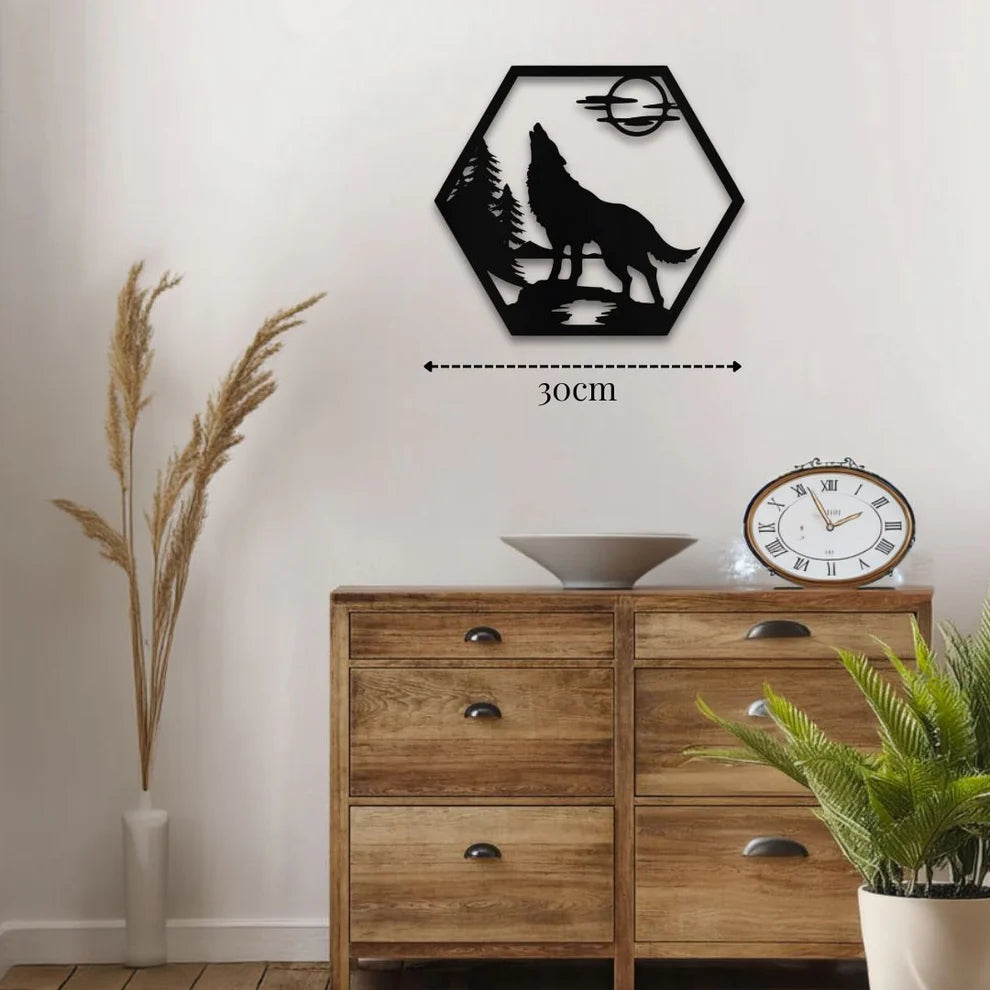 ديكور جداري معدني  بزينة دئب وسط الغابة باليل